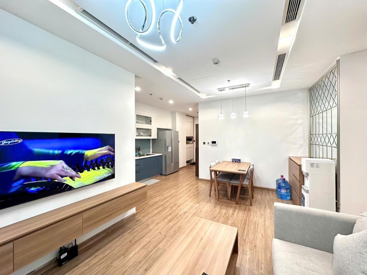 Luxury Apartment In Vinhomes Metropolis 하노이 외부 사진
